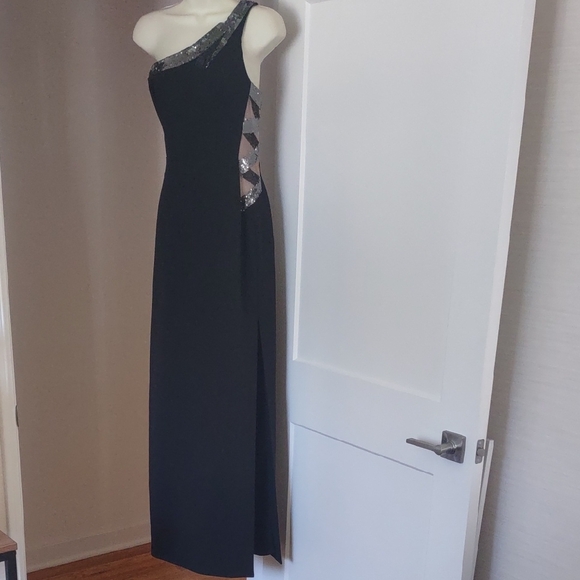 BCBGMaxAzria Dresses & Skirts - BCBGMaxAzria Black One-Shoulder Gown with Sequin Accents - Size 6